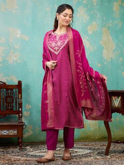 Koskii - Purple Embroidered Round Neck Three Fourth Sleeves Kurta Pant & Dupatta