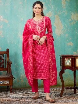 Koskii - Pink Embroidered Round Neck Three Fourth Sleeves Kurta Pant & Dupatta