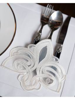 The Living Edit - White Vienna Lace Placemat