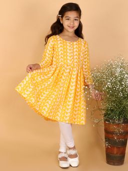 Vastramay - Girls Chikankari Cotton Kurta and Leggings (Set of 2)