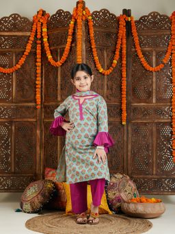 Vastramay - Girls Green and Pink Kurta Pants & Dupatta (Set of 3)