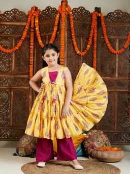 Vastramay - Girls Yellow and Pink Kurta Pants (Set of 2)