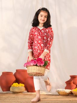 Vastramay - Girls Red Kurta Leggings (Set of 2)