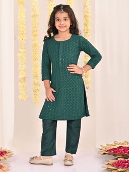 Vastramay - Girls Green Kurta and Pants (Set of 2)
