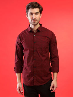 Campus Sutra - Men Checkered Maroon Casual Spread Shirt