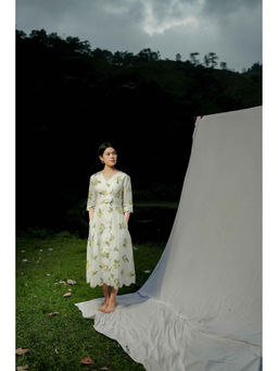 Five Thirty Somewhere - White Slow Bloom Midi Three Fourth Sleeves Dress
