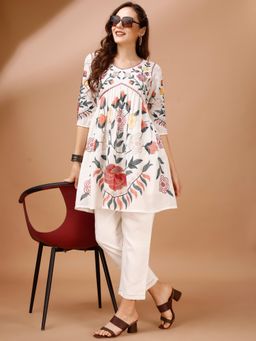 Tikhi Imli - Off White Colour Multi Thread Embroidery Flared Kurta with Pant