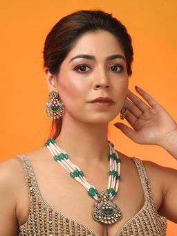 Auraa Trends - Traditional Kundan Green Beaded Necklace with Earrings Gold-Plated Bridal