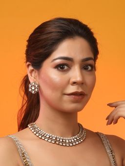 Auraa Trends - Elegant Gold-Plated Kundan Choker Necklace with Earrings Bridal Wedding