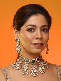Auraa Trends - Green Kundan Choker Necklace with Earrings Gold Plated Bridal Ethnic Jewellery