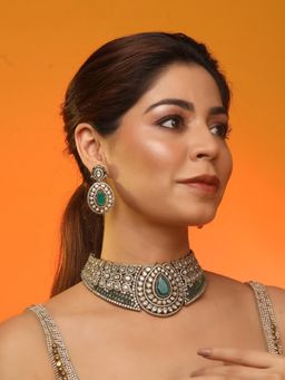 Auraa Trends - Green Kundan Choker Necklace with Earrings Bridal Ethnic Jewellery With Pearl Drops