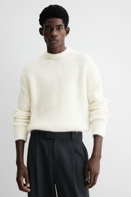 H&M - Men White Loose Fit Fuzzy Jumper