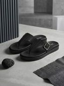Black color option, Currently selected