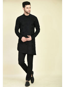 ONE MAN SHOW - Men Embroidered Black Kurta & Pant (Set of 2)