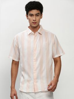 SHOWOFF - Men Short Sleeves Spread Collar White & Peach Vertical Stripes Standard Shirt