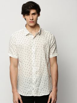 SHOWOFFFF - Men Short Sleeves Spread Collar Off White Printed Standard Shirt