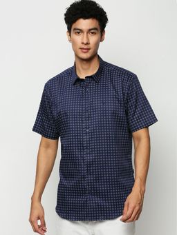 SHOWOFF - Men Short Sleeves Spread Collar Navy Blue Geometric Standard Shirt