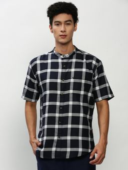 SHOWOFF - Men Short Sleeves Mandarin Collar Navy Blue Buffalo Checks Standard Shirt