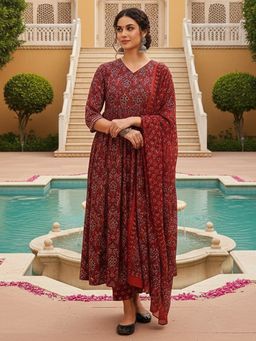Vaamsi - Women Red Rayon Blend Floral Printed A-Line Kurta, Pant & Dupatta (Set of 3)