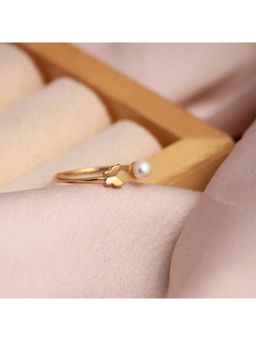 Salty - White Freshwater Pearl Fly Golden Ring