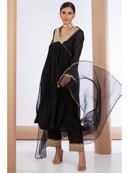 Neha Khullar - Black Chnaderi Silk Embroidered Kurta Pant & Dupatta (Set of 3)