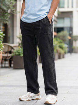 Bewakoof - Black Solid/Plain Straight Fit Jeans