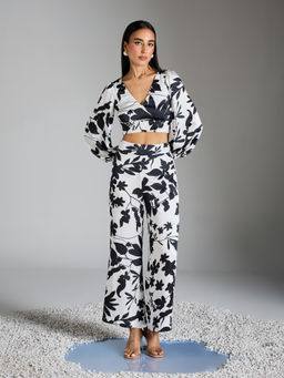 RSVP by Nykaa Fashion - White And Black Floral V Neck Wide Leg Co Ord (Set of 2)