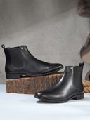 Black color option, Sold out, Currently selected