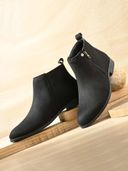 Black color option, Sold out, Currently selected