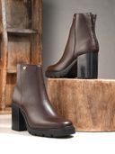 Brown color option, Sold out, Currently selected