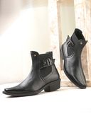 Black color option, Sold out, Currently selected