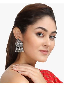 Adwitiya - Women Silver Plated Stone-Studded Leaf Shaped Jhumka