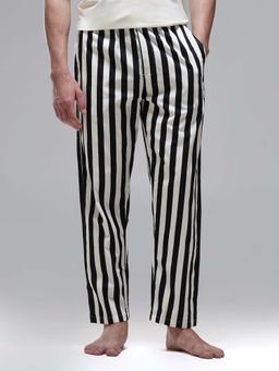 U.S. POLO ASSN. - Men Black Vertical Striped Mid Rise Oelp1 Pyjama