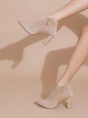 Beige color option, Currently selected