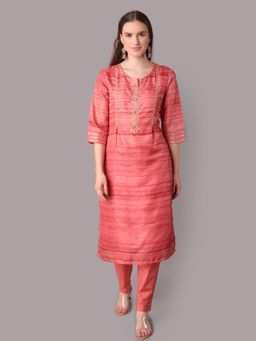 Shree - Women Chanderi Pink Stripes Printed Kurta With Trouser (Set Of 2)