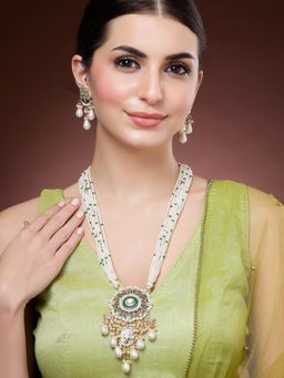Karatcart - Red and Green Beaded Long Kundan Rani Haar Necklace With Earrings