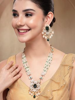 Karatcart - Ethnic Gold-Plated Green Carved Stone and Kundan Pearl Beaded Necklace With Earrings