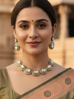 Karatcart - Stunning Oval-Shaped Green Minakari Gold-Plated Ethnic Necklace With Earrings