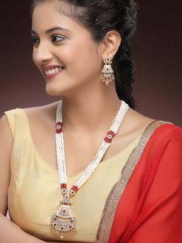 Karatcart - Designer Gold-Plated Red Crystal and Pearl Rani Haar Necklace With Earrings