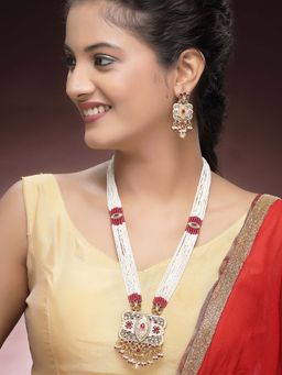 Karatcart - Elegant Gold-Plated Red Crystal and Pearl Rani Haar Necklace With Earrings