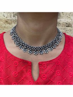 Digital Dress Room - Silver Flower Design Choker Necklace