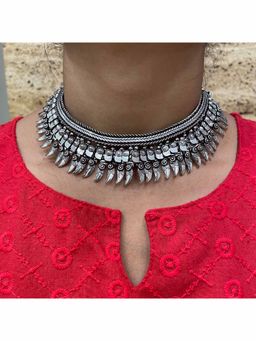 Digital Dress Room - Silver Leaf Design Choker Necklace