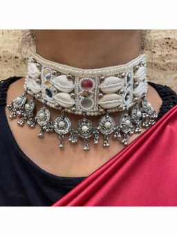 Digital Dress Room - White Beaded Sea Shells Design Choker Necklace