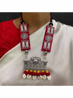 Digital Dress Room - Red & Silver Peacock Sea Shell Design Necklace