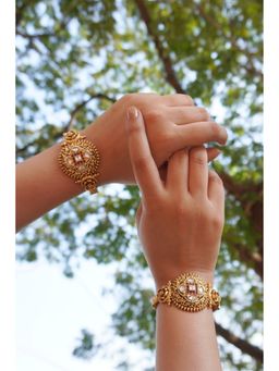 Prestones - Rajshree Oval Nakshi Temple White Bangles
