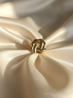 Poppi - Square Swirl Ring