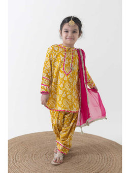 TIBER TABER - Girl Floral Jaal Yellow Kurta Salwar and Dupatta (Set of 3)