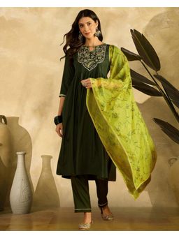 Gahan - Green Natural Crepe Zari Sequence Thread Embroidered Kurta With Pant and Dupatta