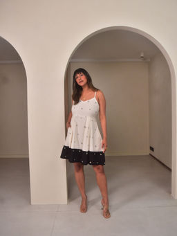 WHY SO BLUE - Womens White Lumi Strappy Dress