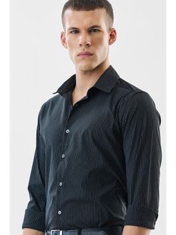 Snitch - Men Black Stripes Slim Fit Formal Shirt